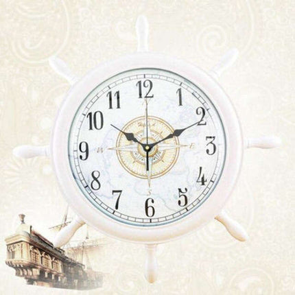 Maritime Wanduhr in Steuerrad-Form