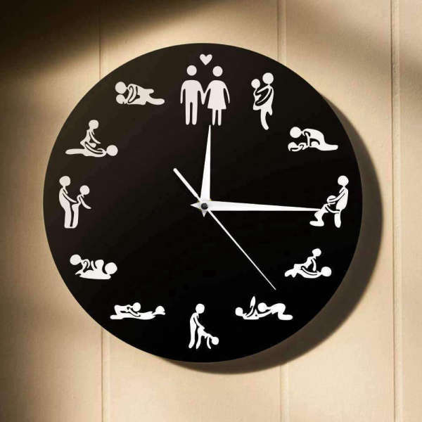 Klassische Kamasutra Wanduhr in Schwarz-Weiß