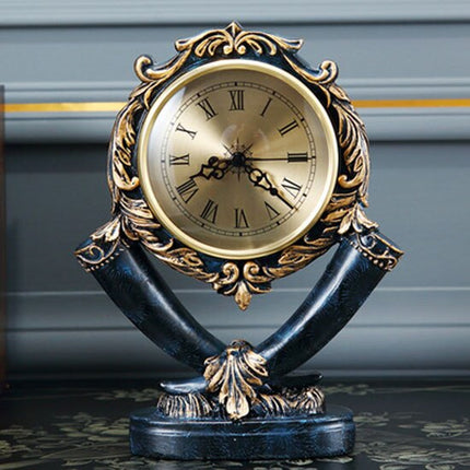Elegante goldene Tischuhr im Vintage-Stil