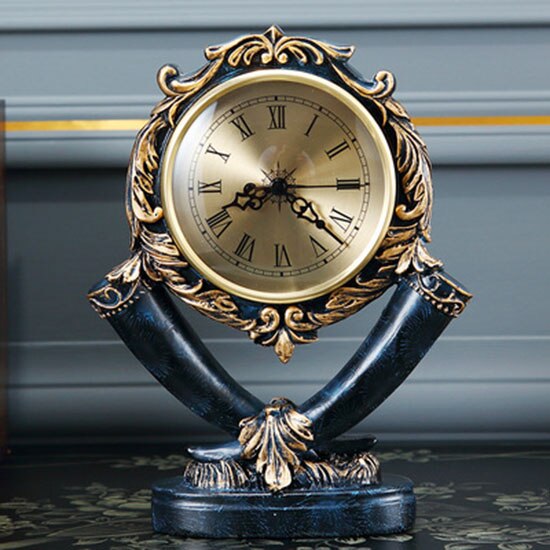 Elegante goldene Tischuhr im Vintage-Stil