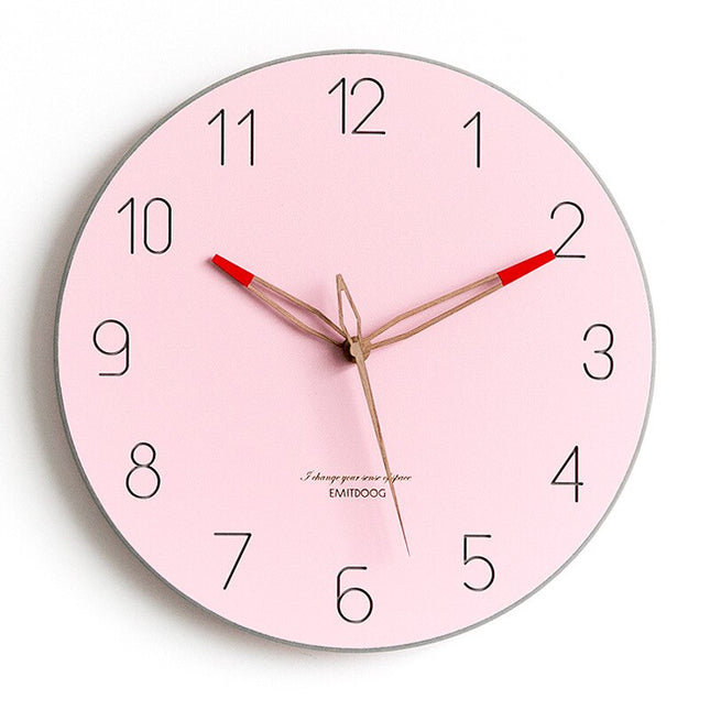 Moderne Wanduhr in Pastellgelb für Kinderzimmer