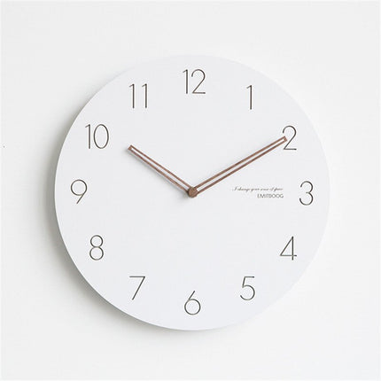 Minimalistische skandinavische Wanduhr leise