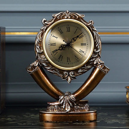Elegante goldene Tischuhr im Vintage-Stil