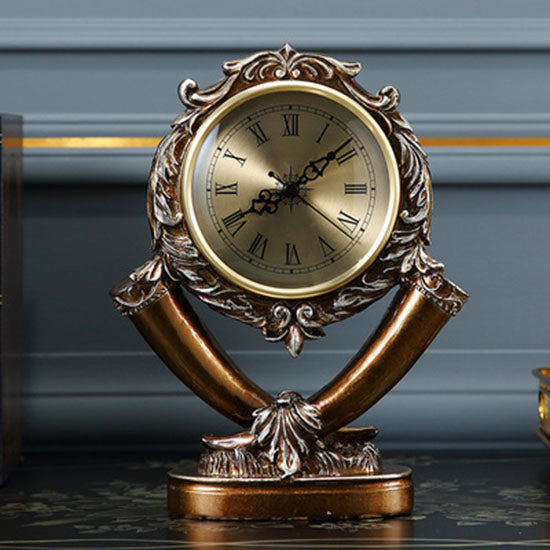 Elegante goldene Tischuhr im Vintage-Stil