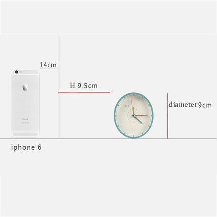 Minimalistische runde Tischuhr ohne Ziffern