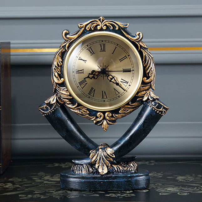 Elegante goldene Tischuhr im Vintage-Stil