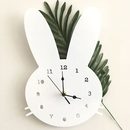 Wanduhr Kinderzimmer mit süßen Hasenohren