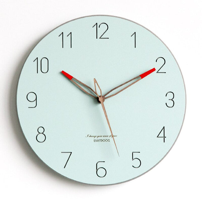 Moderne Wanduhr in Pastellgelb für Kinderzimmer