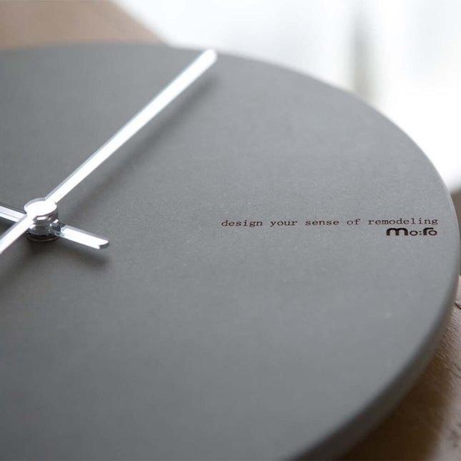 Skandinavische Wanduhr rund in Anthrazit