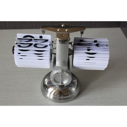 Mechanische Flip-Uhr im Retro Stil