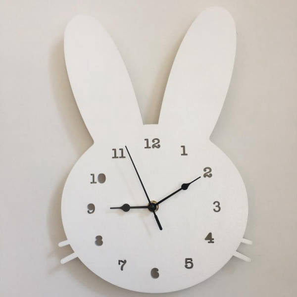 Wanduhr Kinderzimmer mit süßen Hasenohren