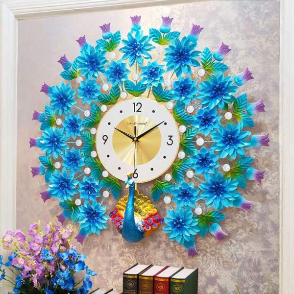 Große Wanduhr blaue Blumen Pfauendekor