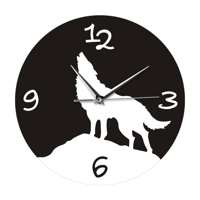 Wanduhr mit heulendem Wolf Silhouette