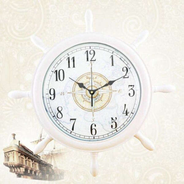 Maritime Wanduhr in Steuerrad-Form