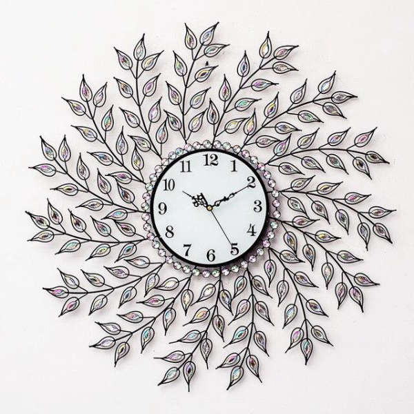 Goldene Designer Wanduhr mit Blättern