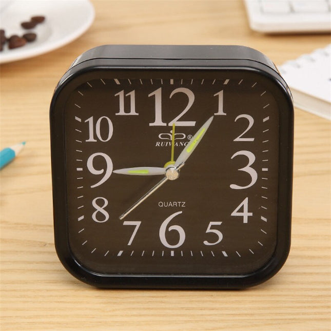 Schlichter analoger Wecker mit Ziffernblatt