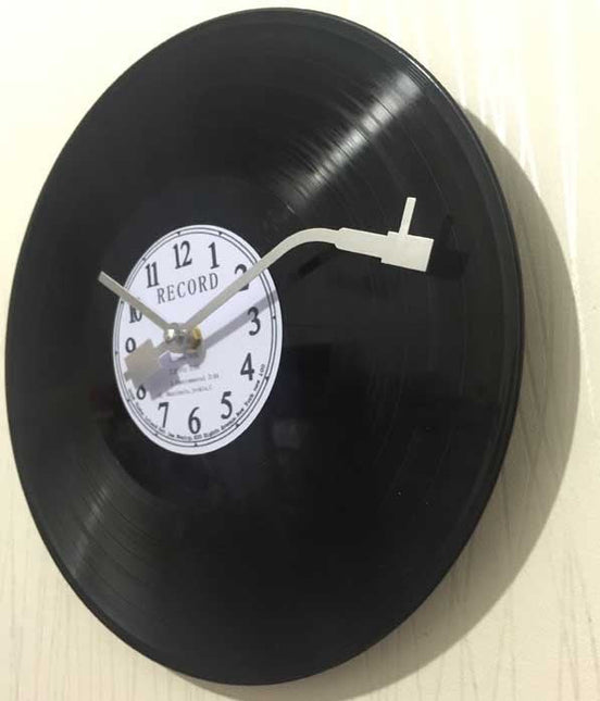 Schallplattenuhr im Plattenspieler Retro Design