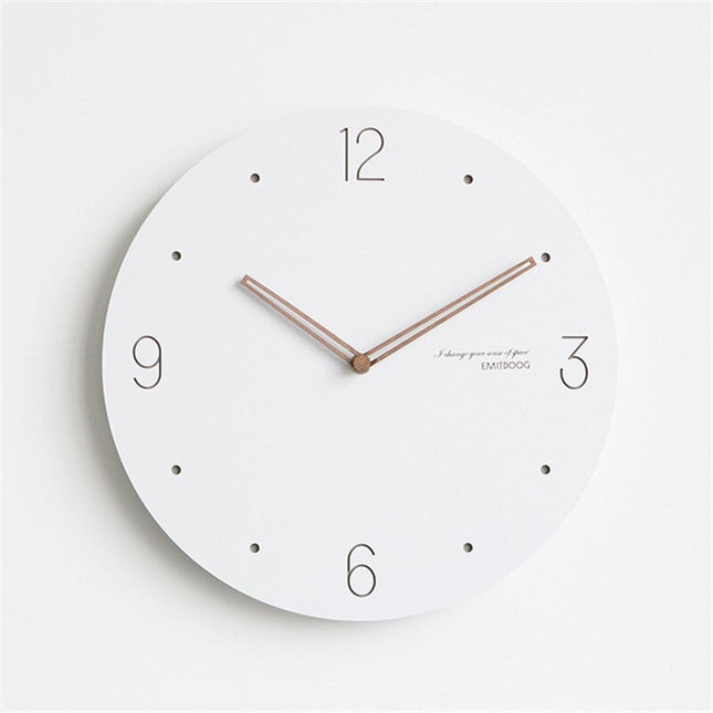 Minimalistische skandinavische Wanduhr leise