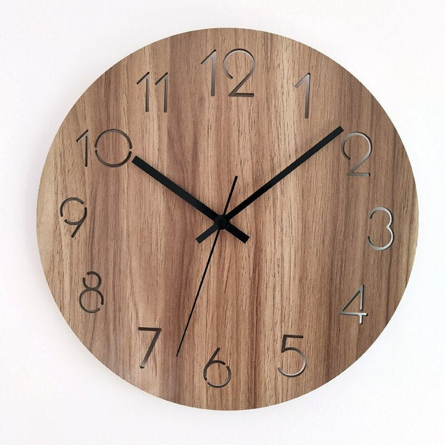 Moderne schlichte Wanduhr für die Küche