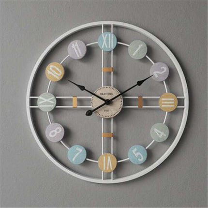 Runde Steampunk Wanduhr mit bunten Ziffern