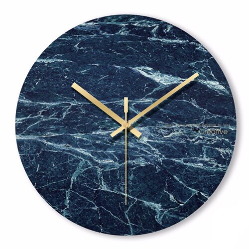 Runde Wanduhr in blauer Marmor-Optik