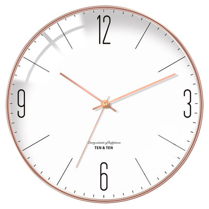 Gewölbte Wanduhr im nordischen Stil