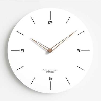 Wanduhr aus Holz weiß gebleicht