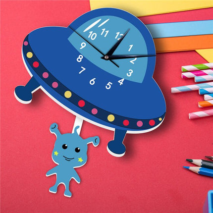Wanduhr für Babyzimmer Ufo mit Alien