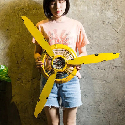 Retro Wanduhr im Propeller Design