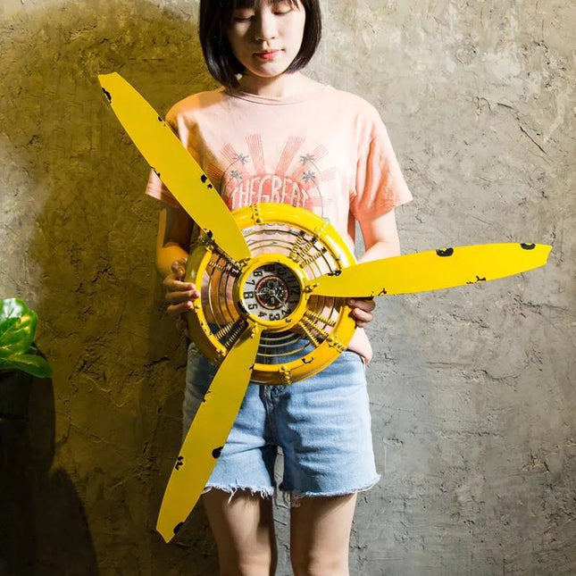 Retro Wanduhr im Propeller Design