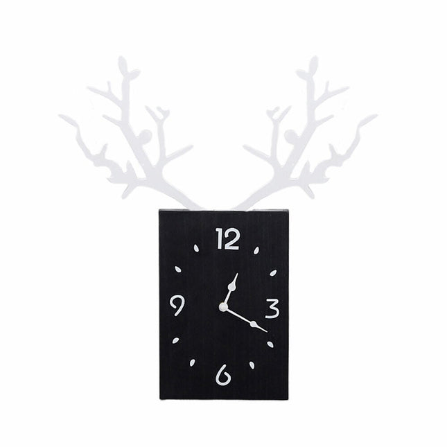 Moderne Wanduhr mit Geweih Design