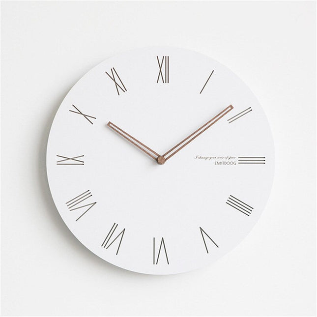 Minimalistische skandinavische Wanduhr leise