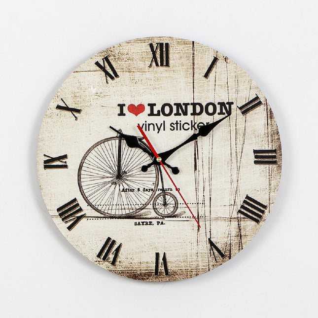 Vintage Wanduhr aus Holz im Landhausstil