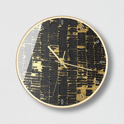 Elegante Wanduhr mit goldenem Wabendesign
