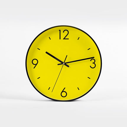 Moderne Wanduhr mit bunten Farbklecksen