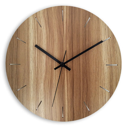 Moderne schlichte Wanduhr für die Küche