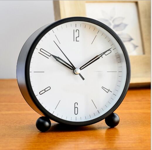Geräuschloser analoger Wecker ohne Ticken