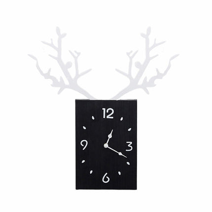 Moderne Wanduhr mit Geweih Design