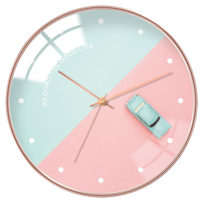 Gewölbte Wanduhr im nordischen Stil