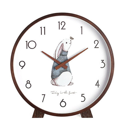 Minimalistische Tischuhr aus hellem Holz