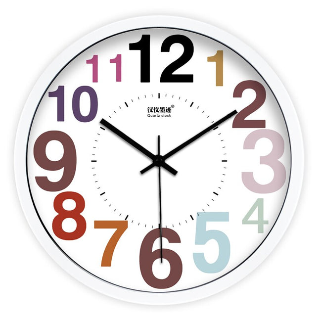 Bunte Wanduhr im Holzplanken-Design