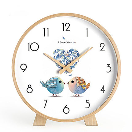 Minimalistische Tischuhr aus hellem Holz