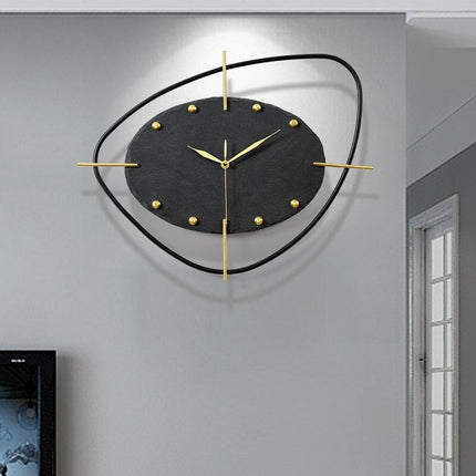 Ovale Schiefer Wanduhr mit Gold-Akzenten
