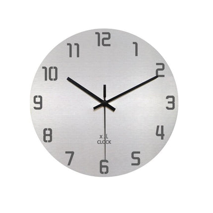 Schlichte Wanduhr aus Aluminium modern