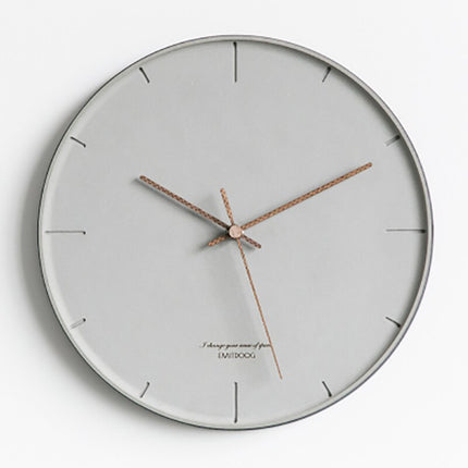 Minimalistische graue Wanduhr schlichtes Design