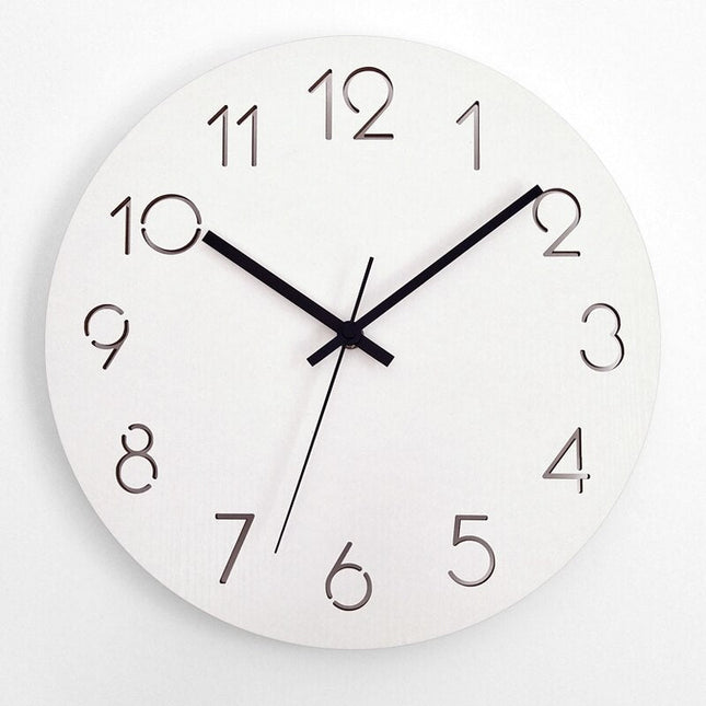 Moderne schlichte Wanduhr für die Küche