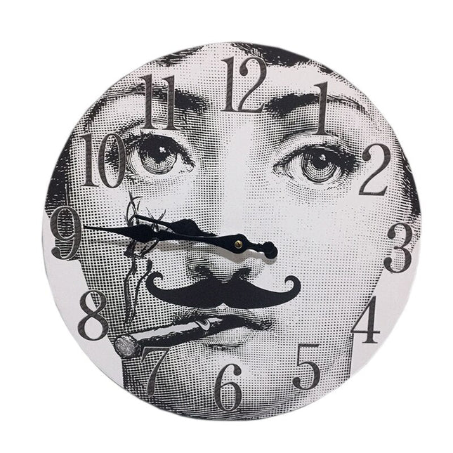 Design Wanduhr Vintage mit Frauengesicht
