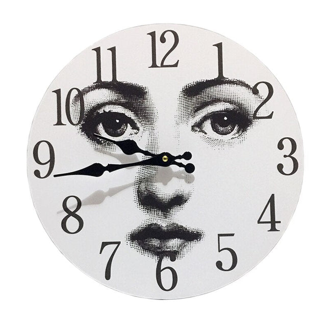Design Wanduhr Vintage mit Frauengesicht