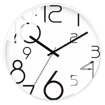 Gewölbte Wanduhr im nordischen Stil