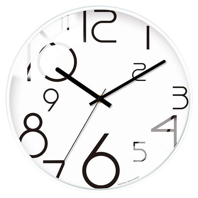 Gewölbte Wanduhr im nordischen Stil